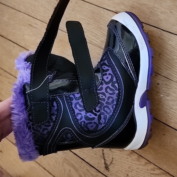 Snow boots little kids size 8 - Picture 3 of 12